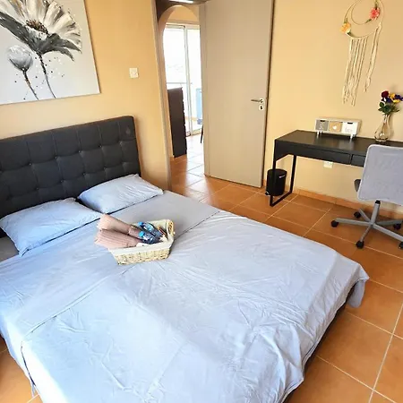 Charming 2br Classic Flat With Fast Wi-fi Apartment