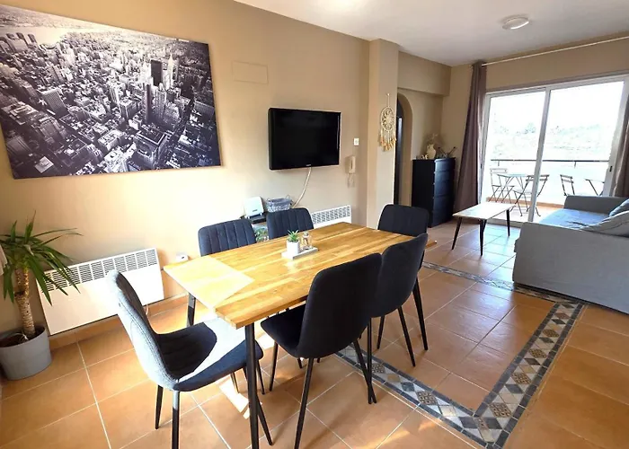 Charming 2br Classic Flat With Fast Wi-fi * Larnaca