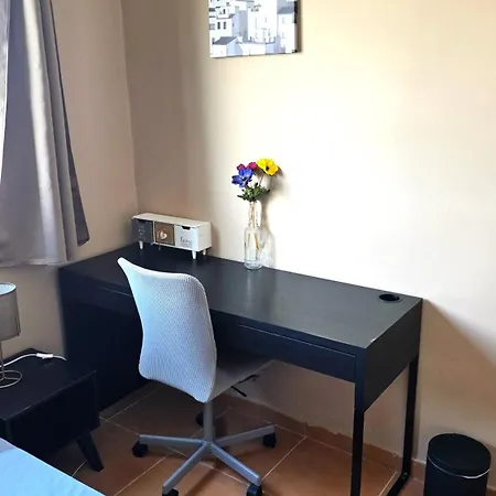 Charming 2br Classic Flat With Fast Wi-fi *