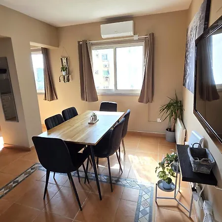 Charming 2br Classic Flat With Fast Wi-fi דירה