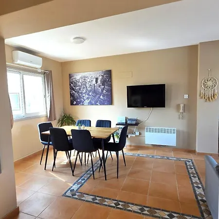 Charming 2br Classic Flat With Fast Wi-fi