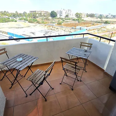 Charming 2br Classic Flat With Fast Wi-fi * ラルナカ