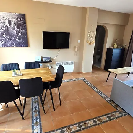 Charming 2br Classic Flat With Fast Wi-fi Διαμέρισμα