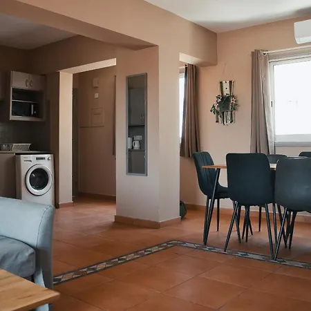 Apartment 2br Beachside Escape, Short 7-min Walk To Shore
