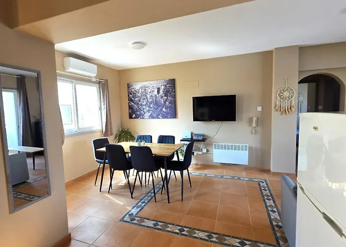 Charming 2br Classic Flat With Fast Wi-fi