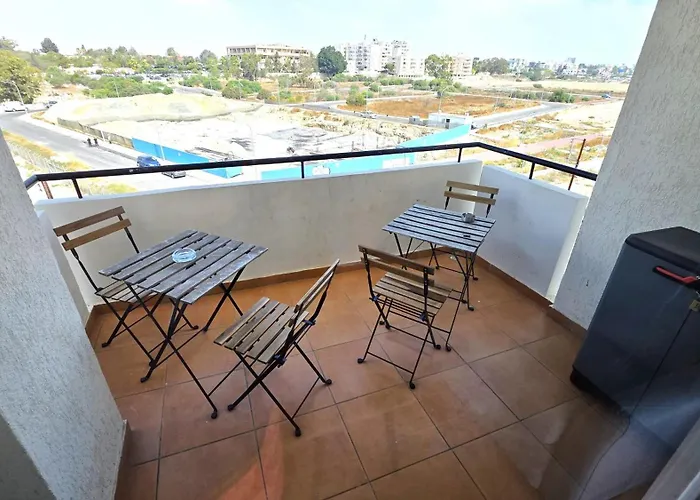 Charming 2br Classic Flat With Fast Wi-fi * ラルナカ