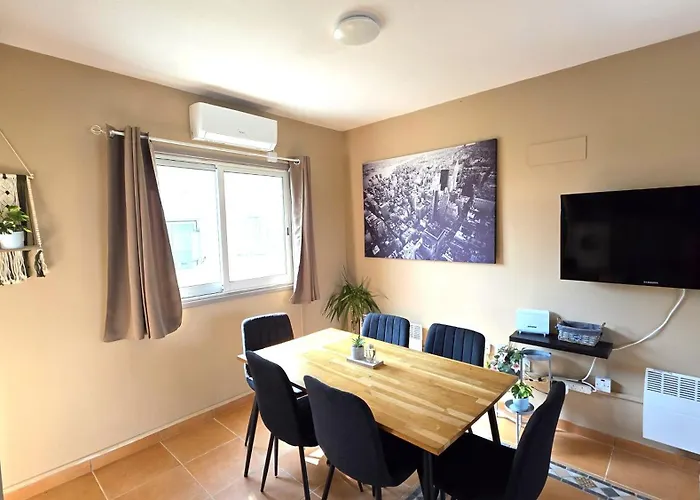 Charming 2br Classic Flat With Fast Wi-fi ラルナカ